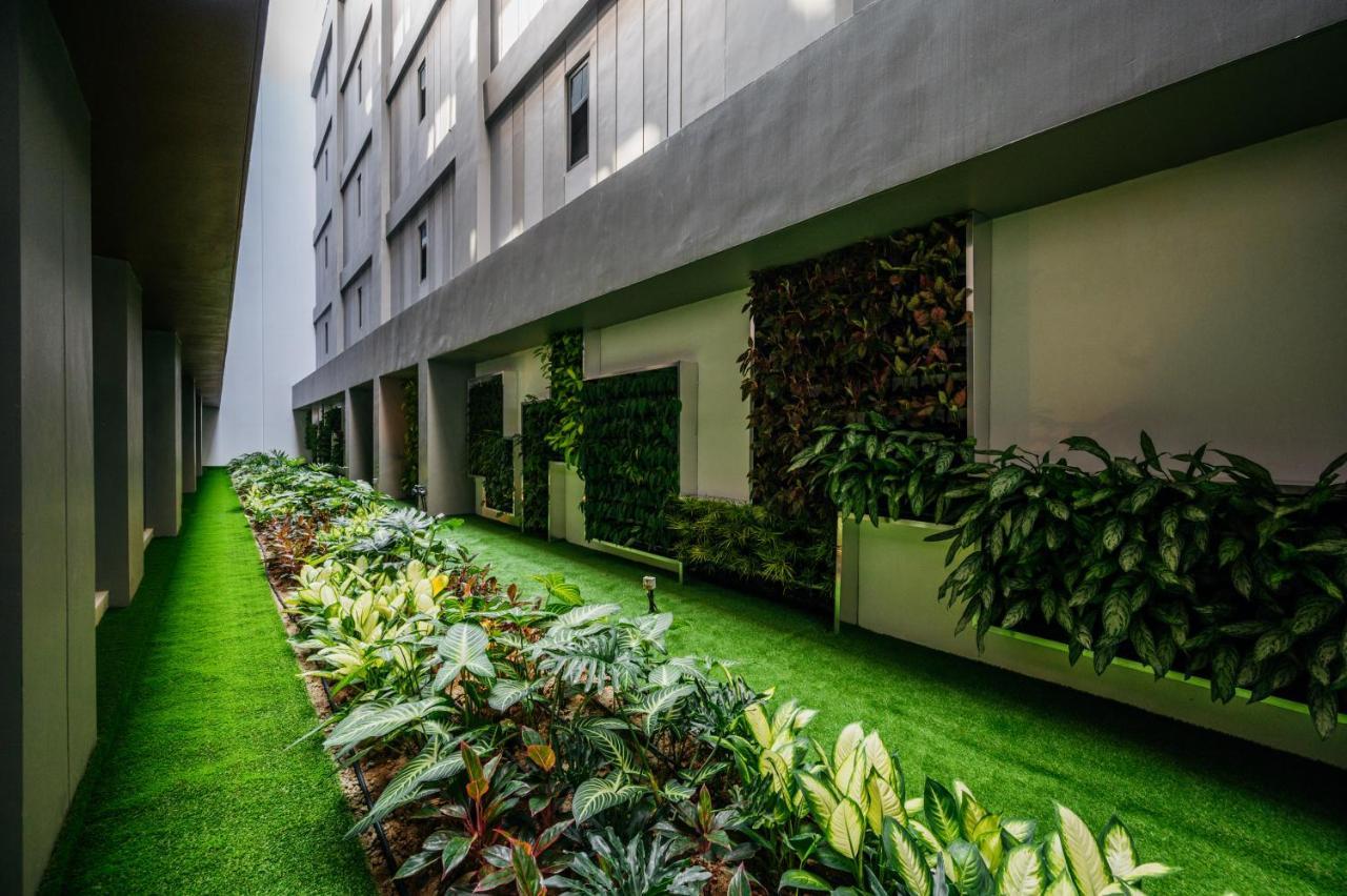 Mercure Singapore Tyrwhitt Hotel Exterior photo